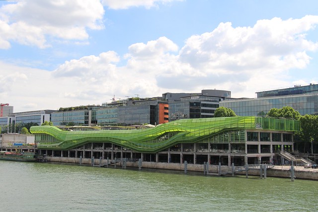 City of Fashion and Design Paríž