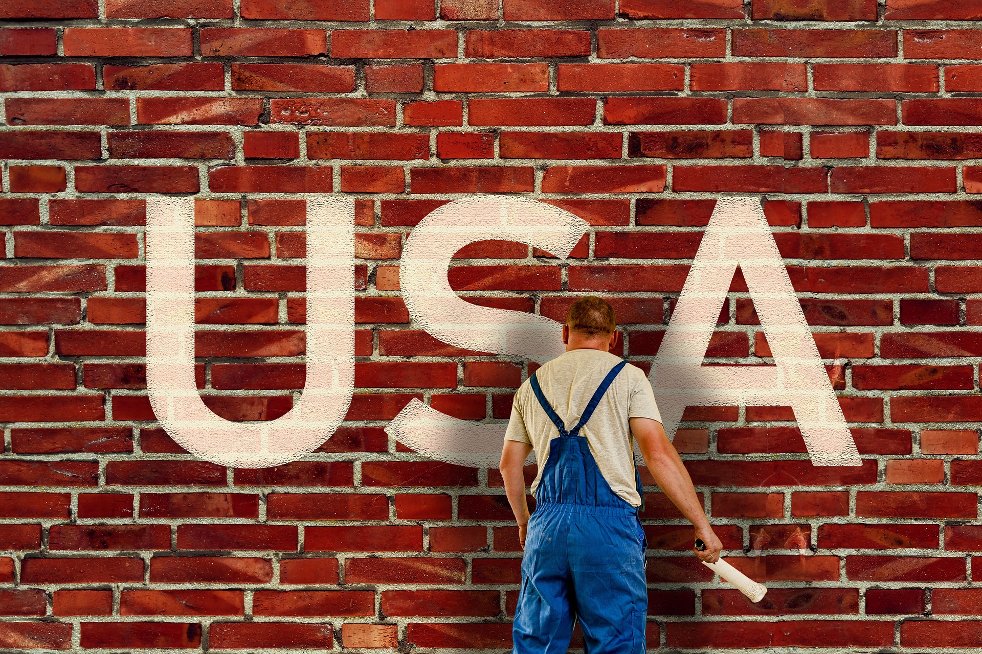 nápis USA na tehlovej stene