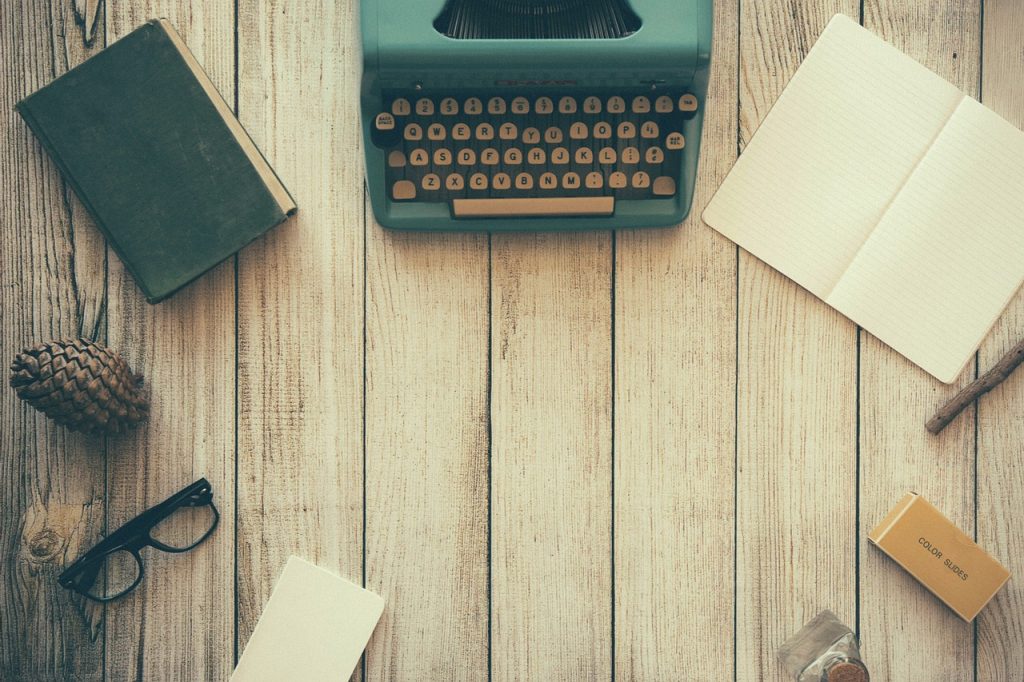 starý zelený písací stroj