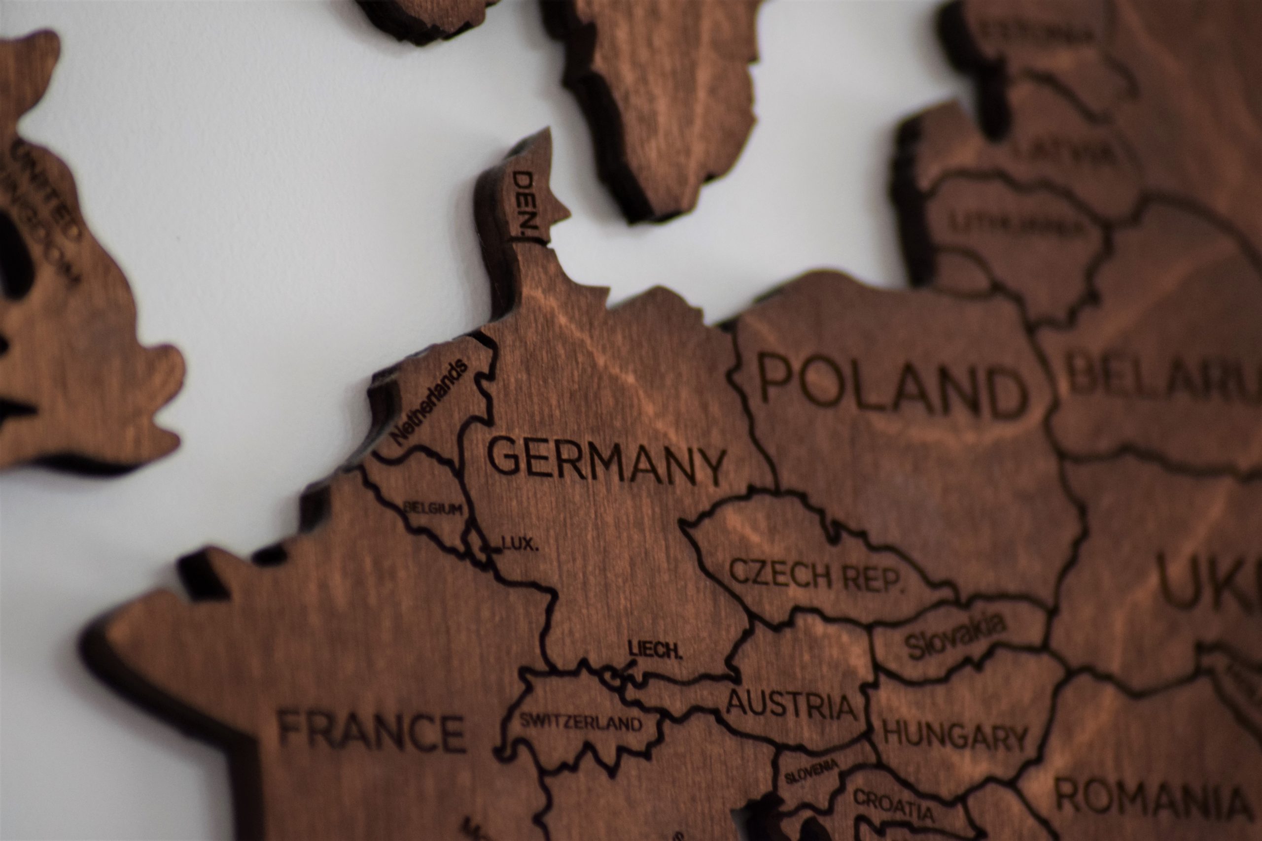 krásna drevená mapa sveta
