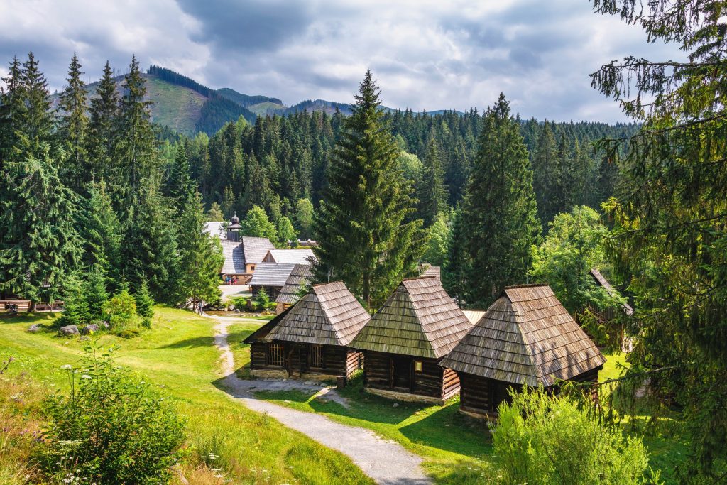 Oravská príroda a drevenice a moderné chaty