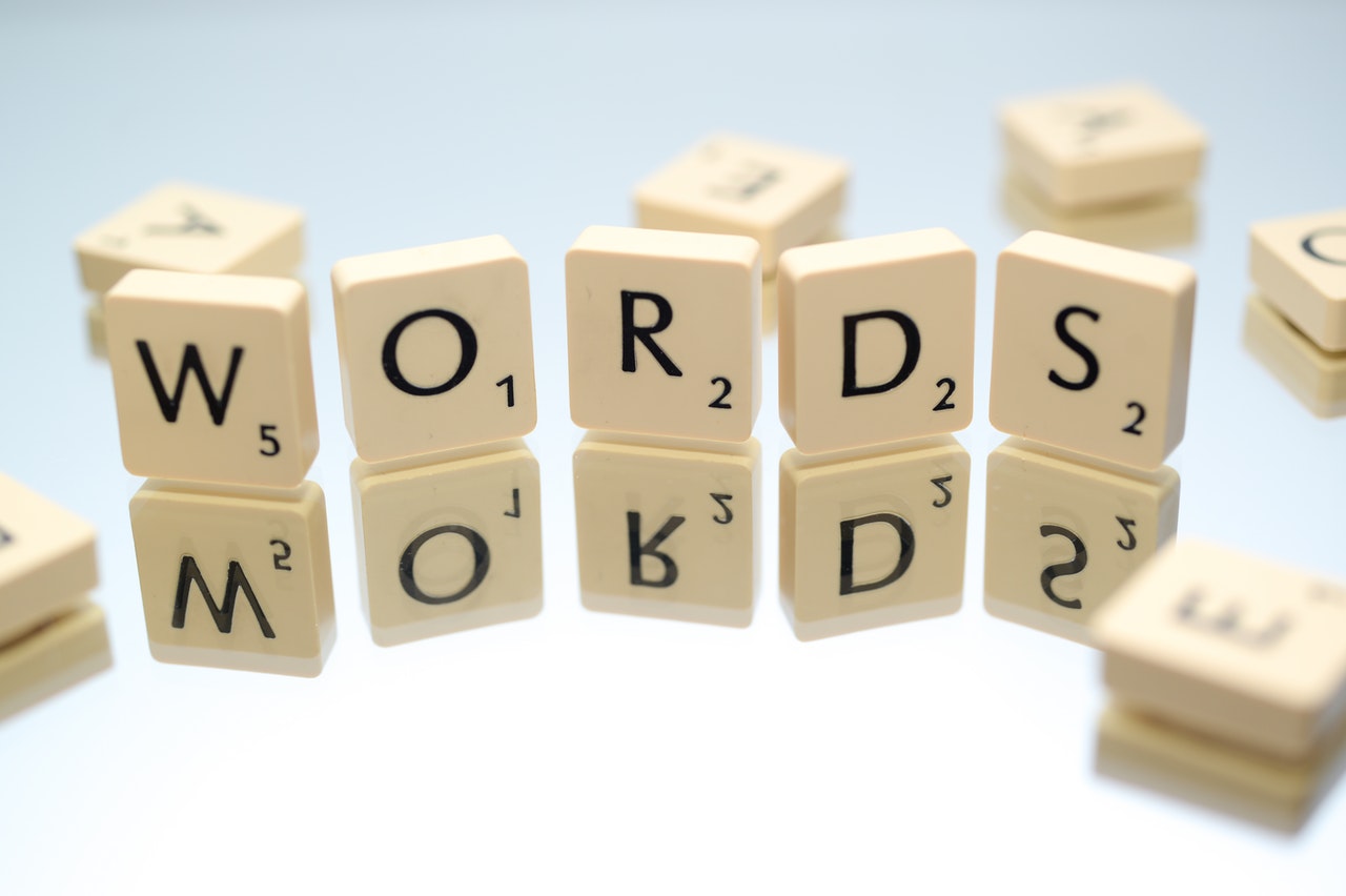 písmená WORDS scrabble