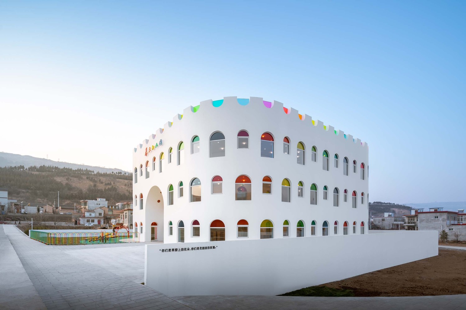 exteriér školky od SAKO Architects v meste Tianshui v Číne