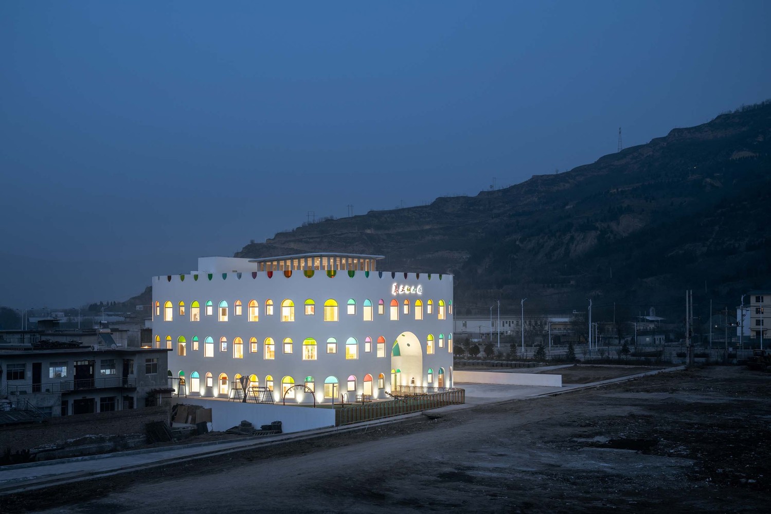 exteriér školky od SAKO Architects v meste Tianshui v Číne