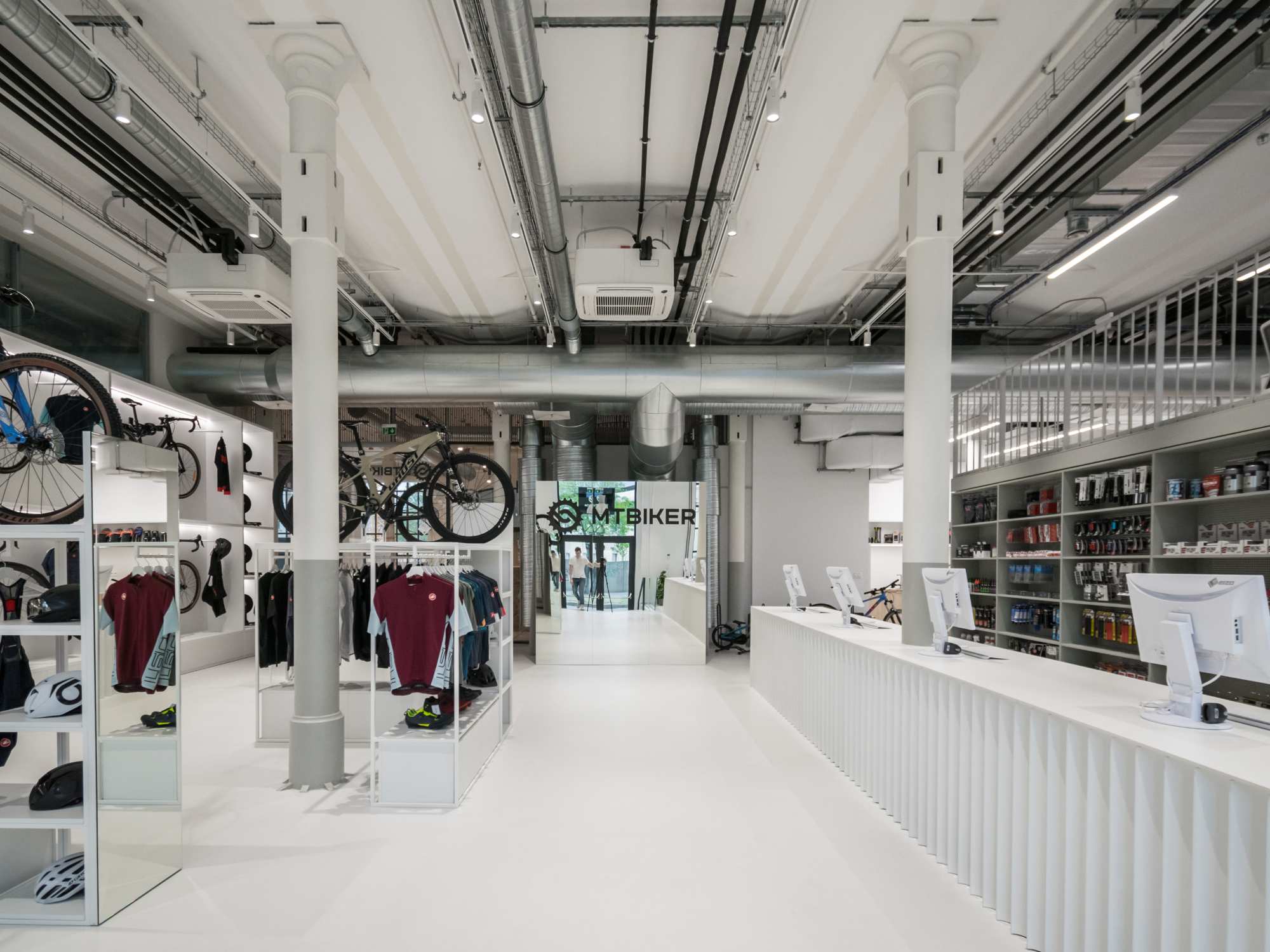 VAUarchitects | SHOWROOM MTBIKER
